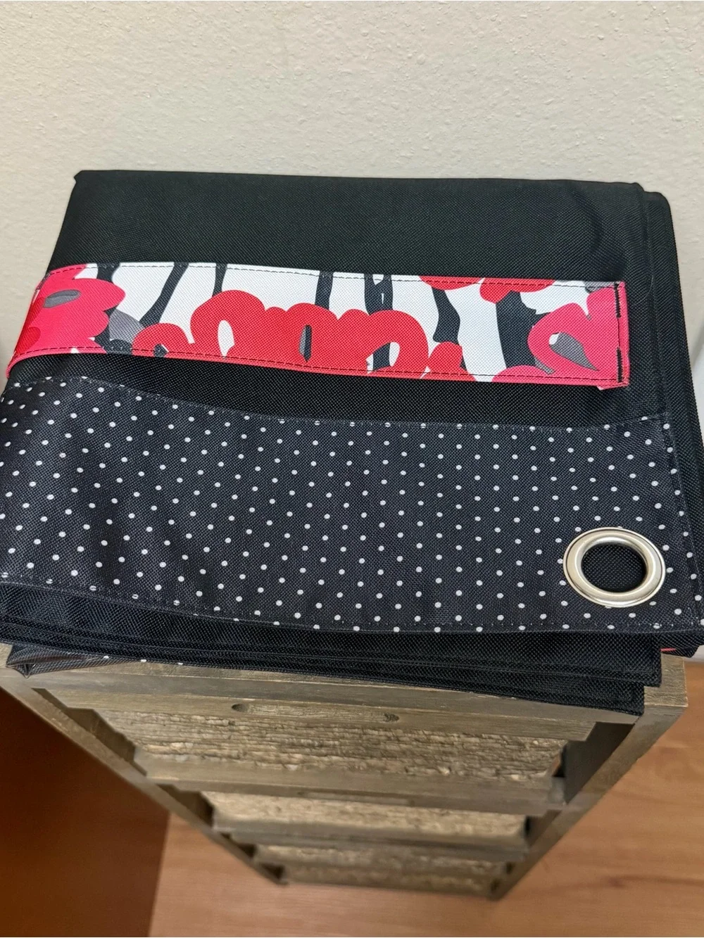 Black & Red Floral Over-the-Door Organizer - Multi-Pocket Storage